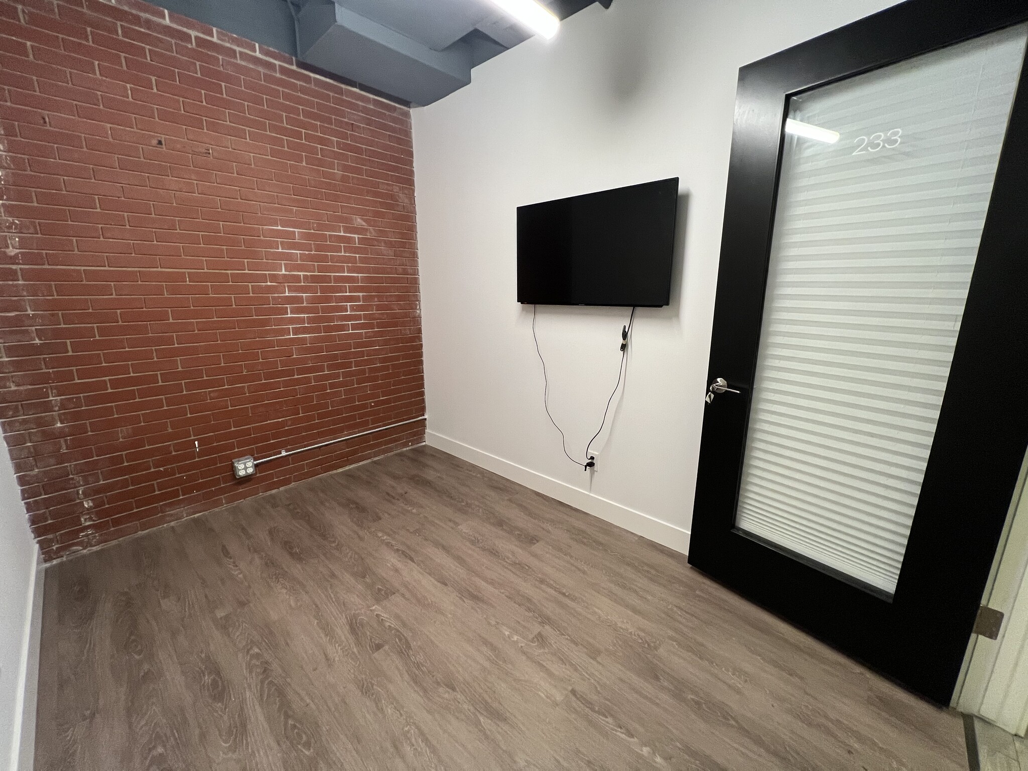 1035 Pearl St, Boulder, CO for lease Interior Photo- Image 1 of 2