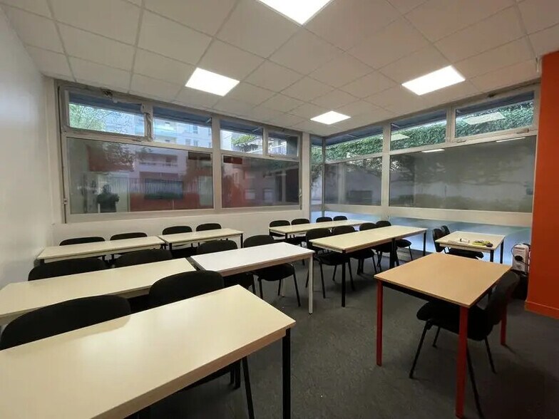 Office in Paris for lease - Building Photo - Image 2 of 14