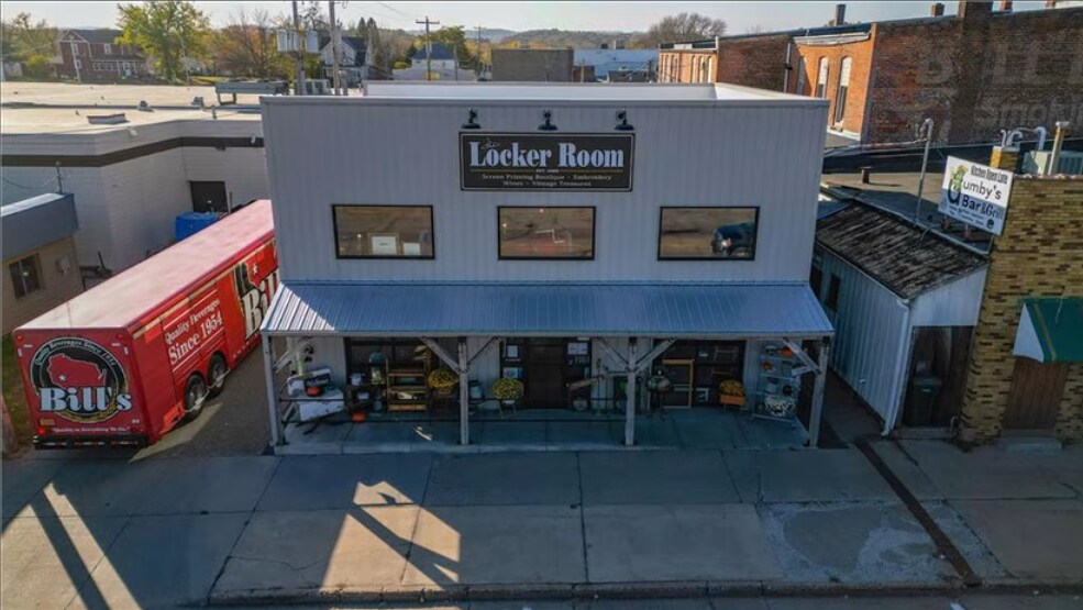 104 S Eau Claire St, Mondovi, WI 54755