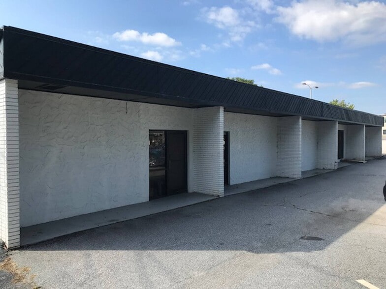 722-726 Lowndes Hill Rd, Greenville, SC for lease - Building Photo - Image 2 of 2