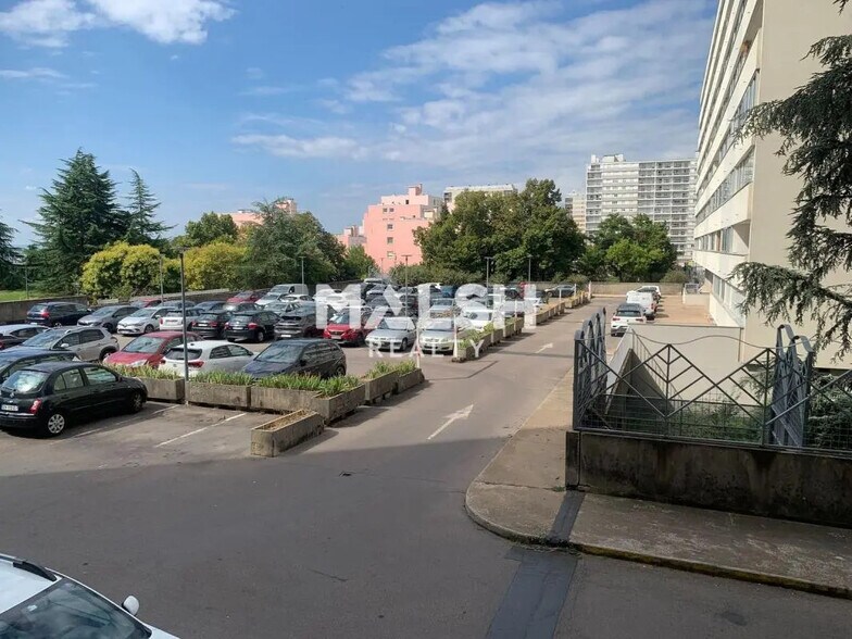 Office in Rillieux-la-Pape for sale - Building Photo - Image 2 of 19