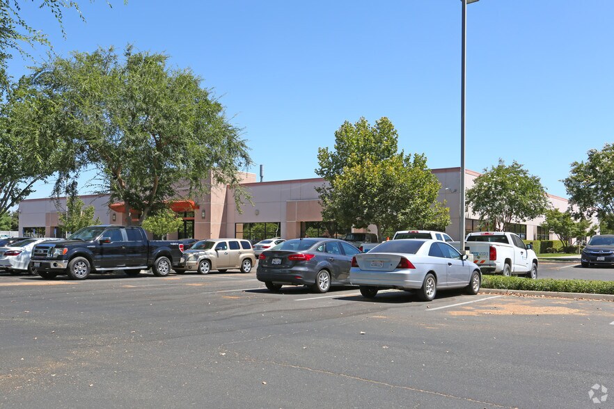 90 W Ashlan Ave Clovis Ca 93612 Property Record Loopnet Com