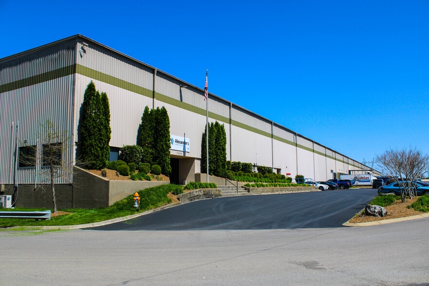 7235-7241 Cockrill Bend Blvd, Nashville, TN for lease - Building Photo - Image 1 of 5