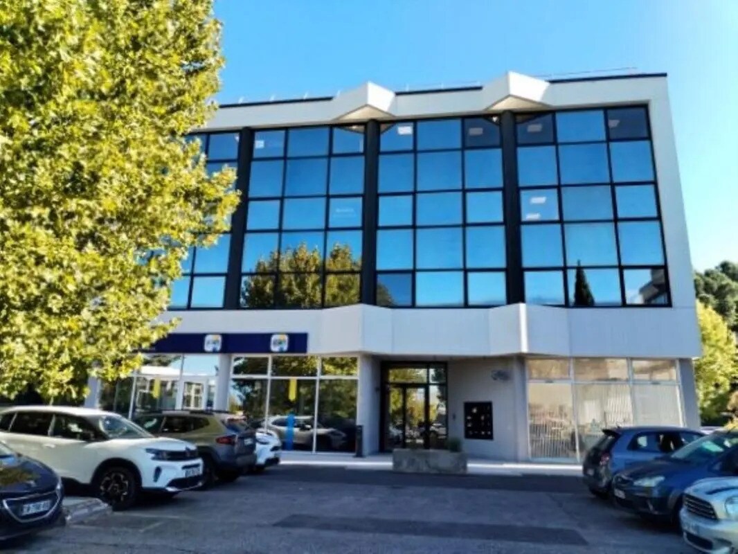 Office in Aix-en-Provence for lease Building Photo- Image 1 of 13