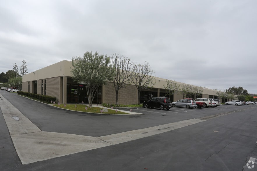 23011 Moulton Pky, Laguna Hills, CA for lease - Building Photo - Image 2 of 7