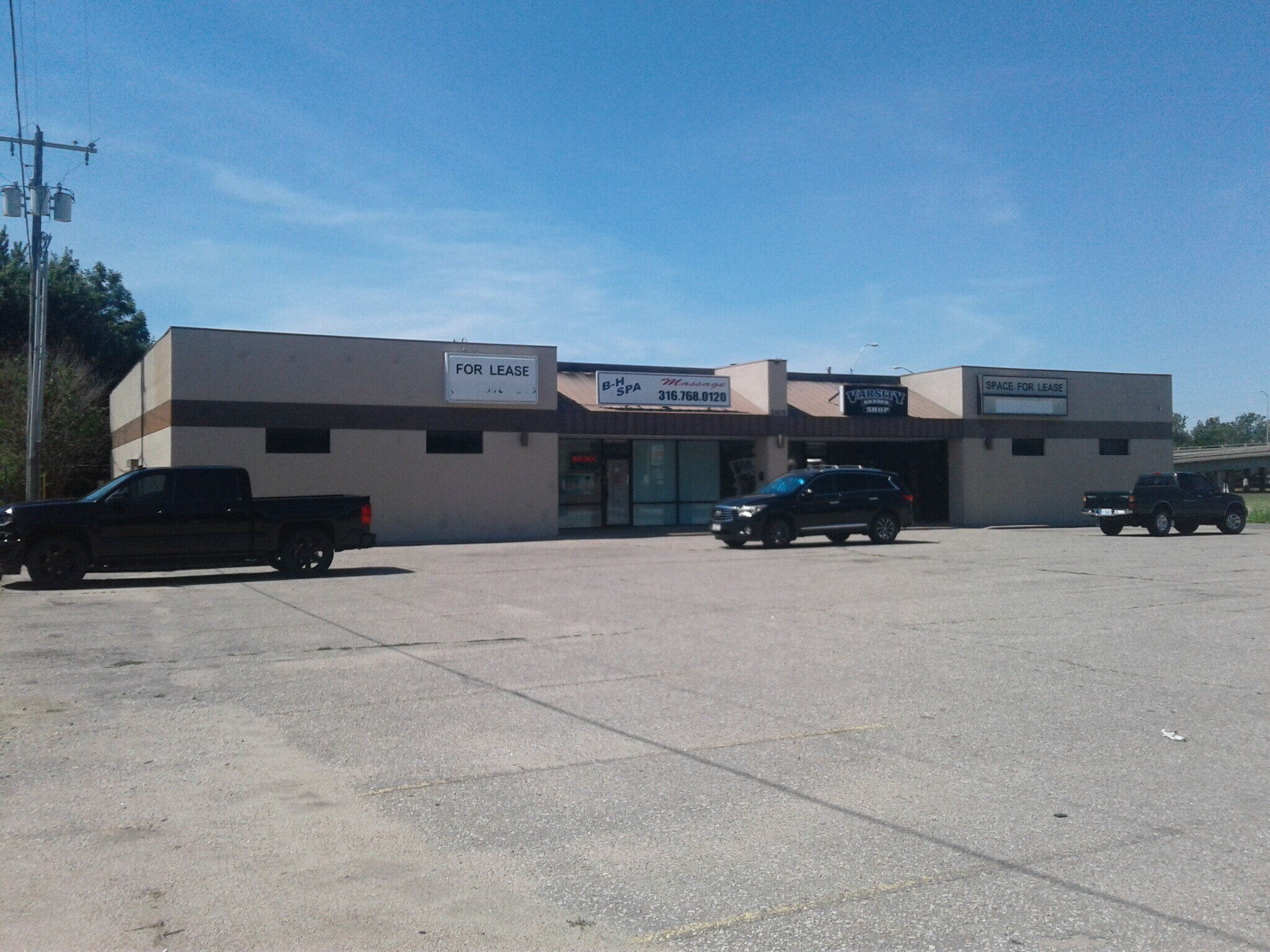 2405 E Pawnee St, Wichita, KS 67211