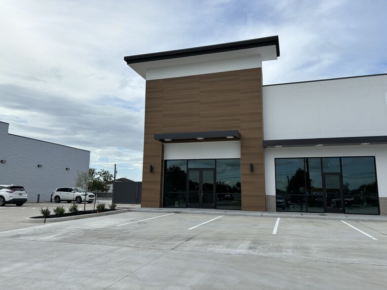 13439 W Bellfort Ave, Sugar Land, TX for lease - Building Photo - Image 3 of 7