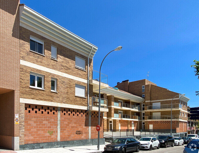 Calle Julián Berrendero, 14, San Agustín del Guadalix, Madrid for sale - Building Photo - Image 2 of 3