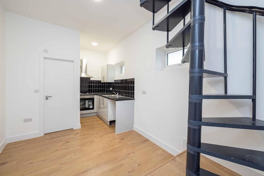 Graham Rd, Harrow for lease - Building Photo - Image 3 of 8