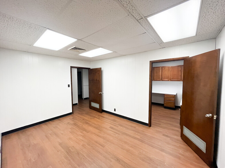 2053 S Waverly Ave, Springfield, MO for lease - Interior Photo - Image 3 of 8