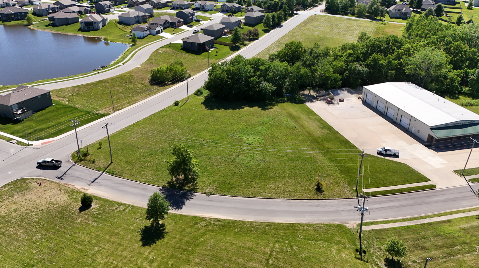 400 Powell Dr, Oak Grove, MO for sale Primary Photo- Image 1 of 5