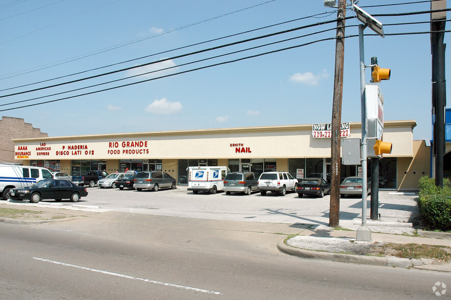 7307 Hillcroft Ave, Houston, TX for lease - Building Photo - Image 2 of 4