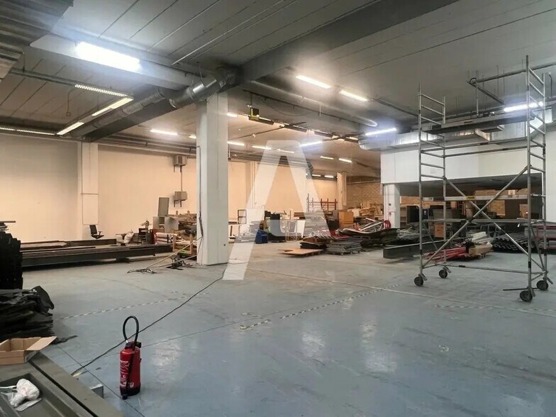 Flex in Ivry-sur-Seine for lease - Interior Photo - Image 3 of 4