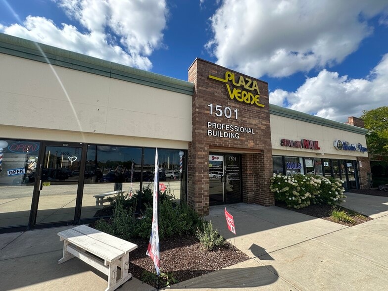 1397-1501 W Dundee Rd, Buffalo Grove, IL for lease - Building Photo - Image 2 of 11