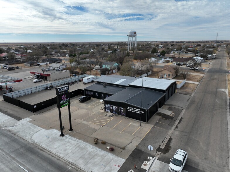 1002 S Dumas Ave, Dumas, TX for sale - Building Photo - Image 1 of 1