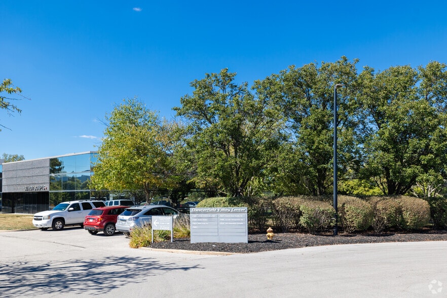 735-753 Goddard Ave, Chesterfield, MO for lease - Building Photo - Image 3 of 4