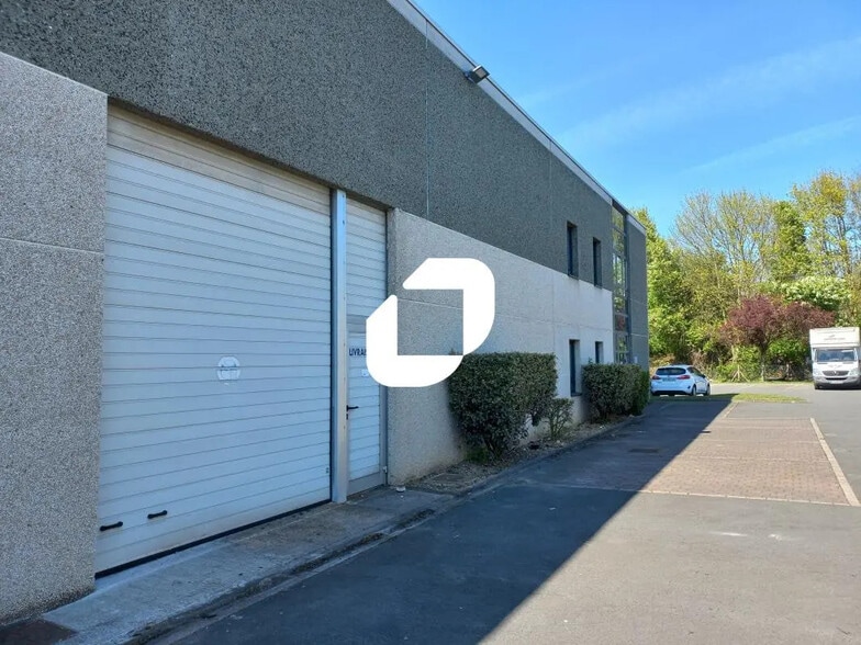 Flex in Wasquehal for lease - Building Photo - Image 1 of 9