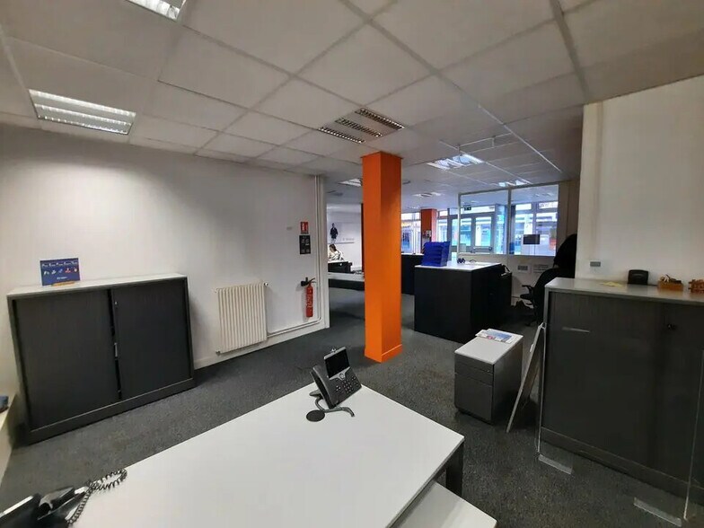 Office in Rouen for lease - Building Photo - Image 2 of 19