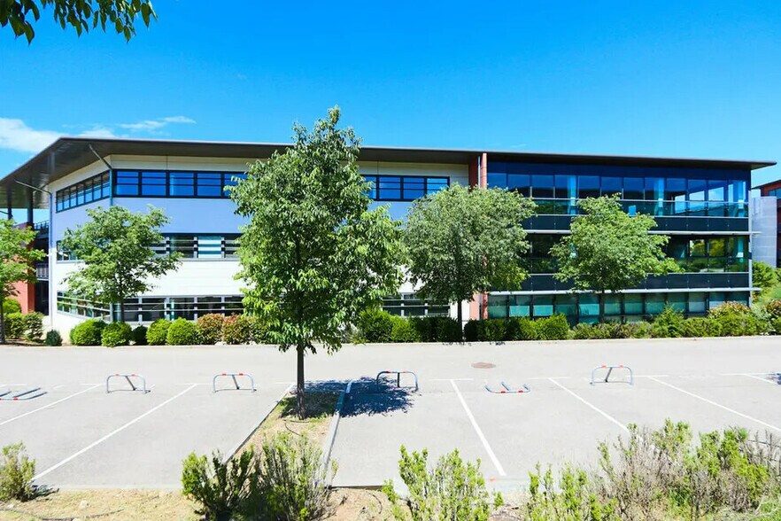 Office in Aix-en-Provence for lease - Building Photo - Image 3 of 5