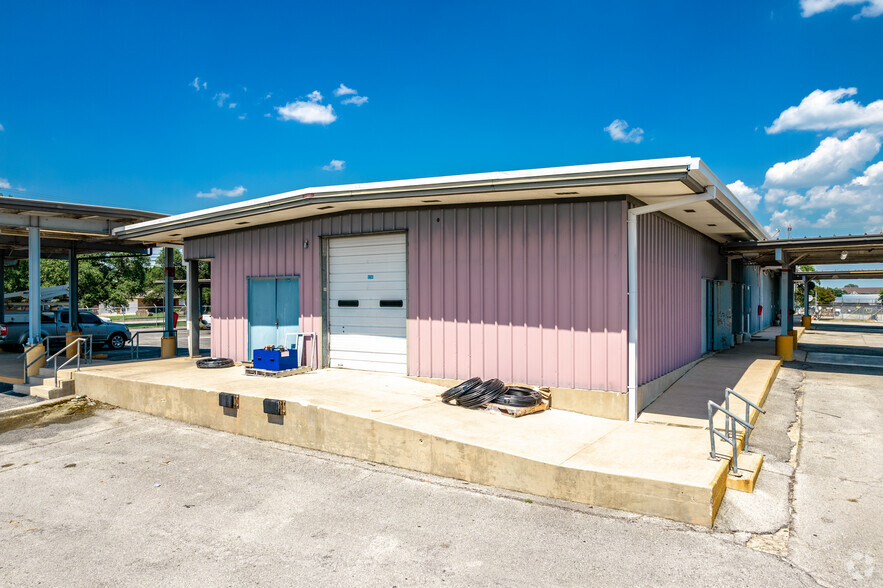 1155 Brussels St, San Antonio, TX for lease - Building Photo - Image 1 of 8