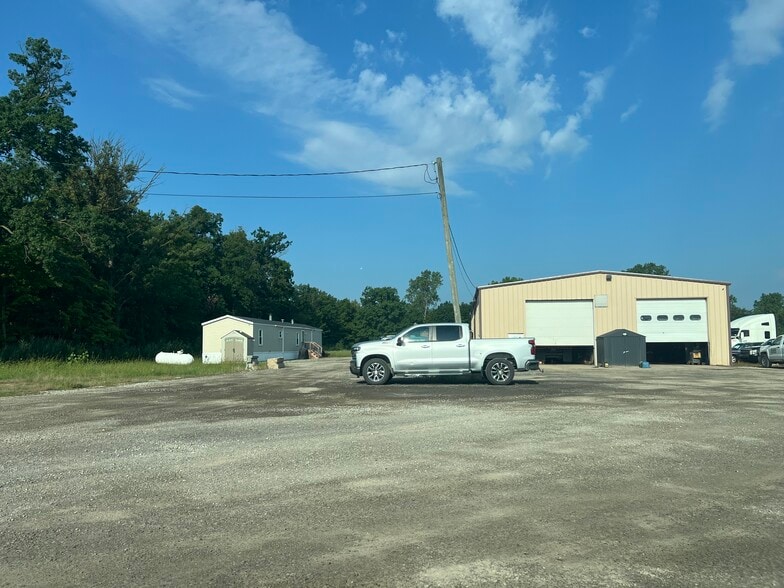 1911 Newport Rd, Carleton, MI for sale - Building Photo - Image 3 of 7