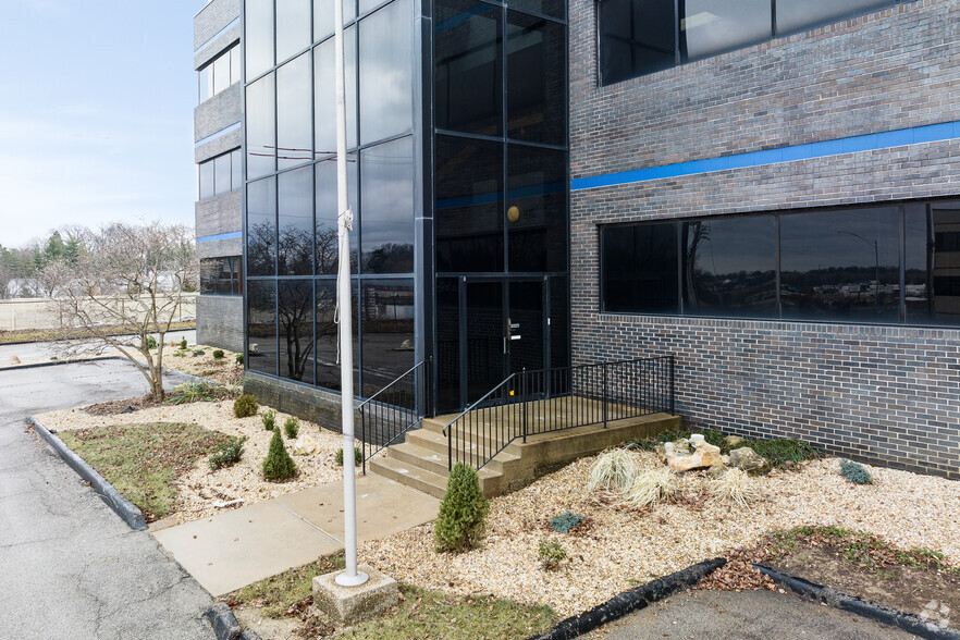 11124 S Towne Sq, Saint Louis, MO for lease - Building Photo - Image 3 of 4