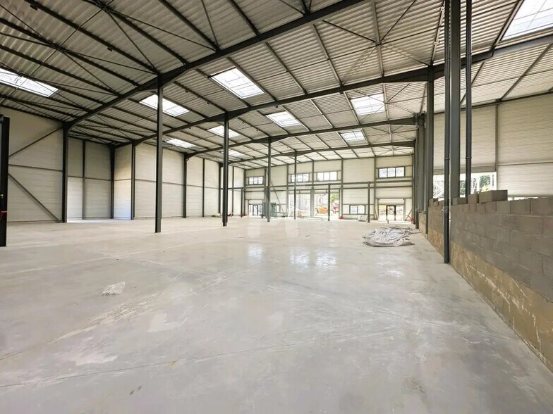 Flex in Ollainville for lease - Building Photo - Image 2 of 5