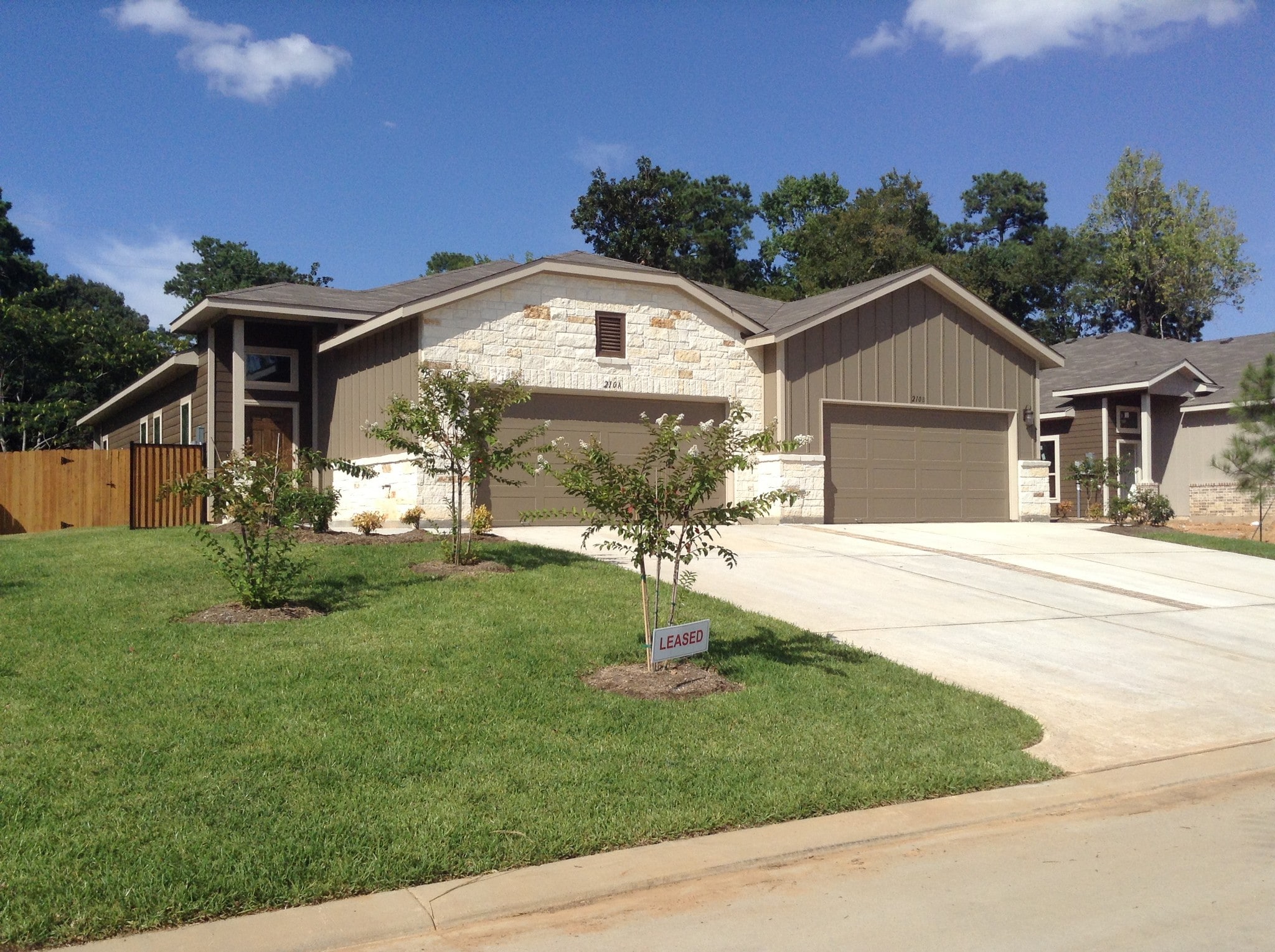 202 Oakcrest, Conroe, TX for sale Building Photo- Image 1 of 1