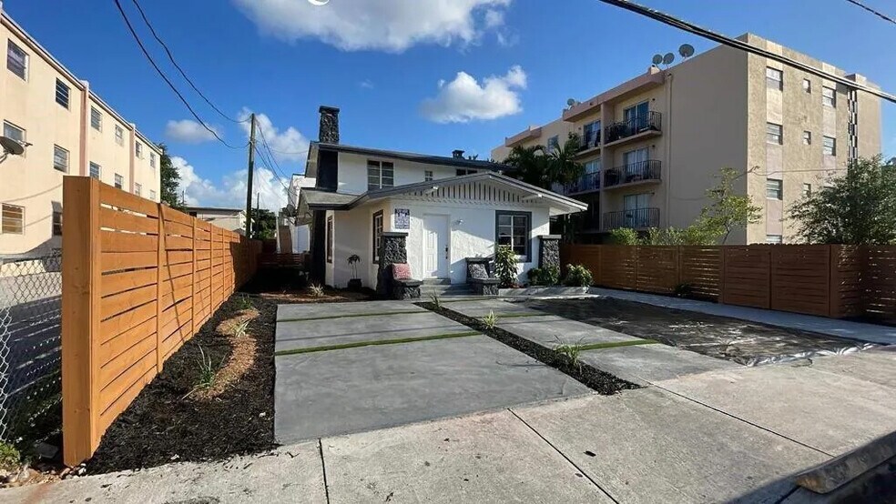 734 SW 4th St, Miami, FL for sale - Building Photo - Image 1 of 12