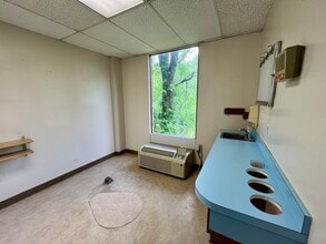 1900 E Northern Pky, Baltimore, MD for lease Building Photo- Image 2 of 11