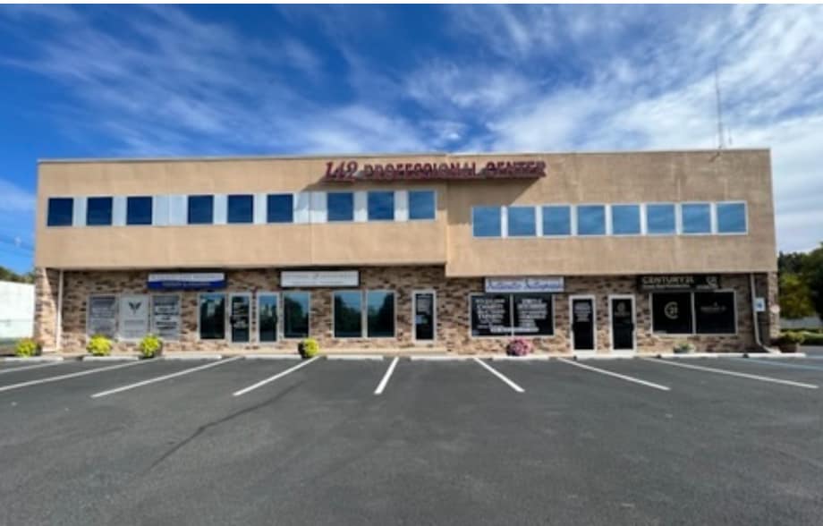 142 Rte 23 N, Pompton Plains, NJ for lease - Building Photo - Image 2 of 3