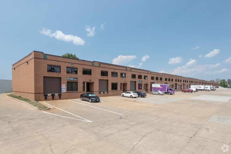 22900 Shaw Rd, Dulles, VA for lease - Building Photo - Image 3 of 10