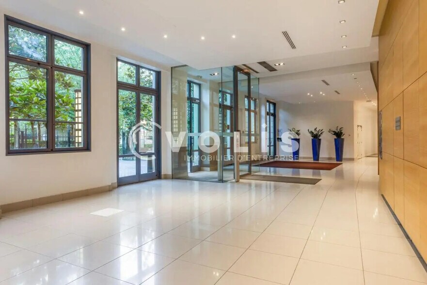 Office in Chessy for lease - Lobby - Image 3 of 9