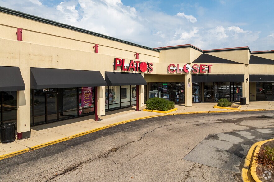 1300 N Roselle Rd, Schaumburg, IL for lease - Primary Photo - Image 2 of 2