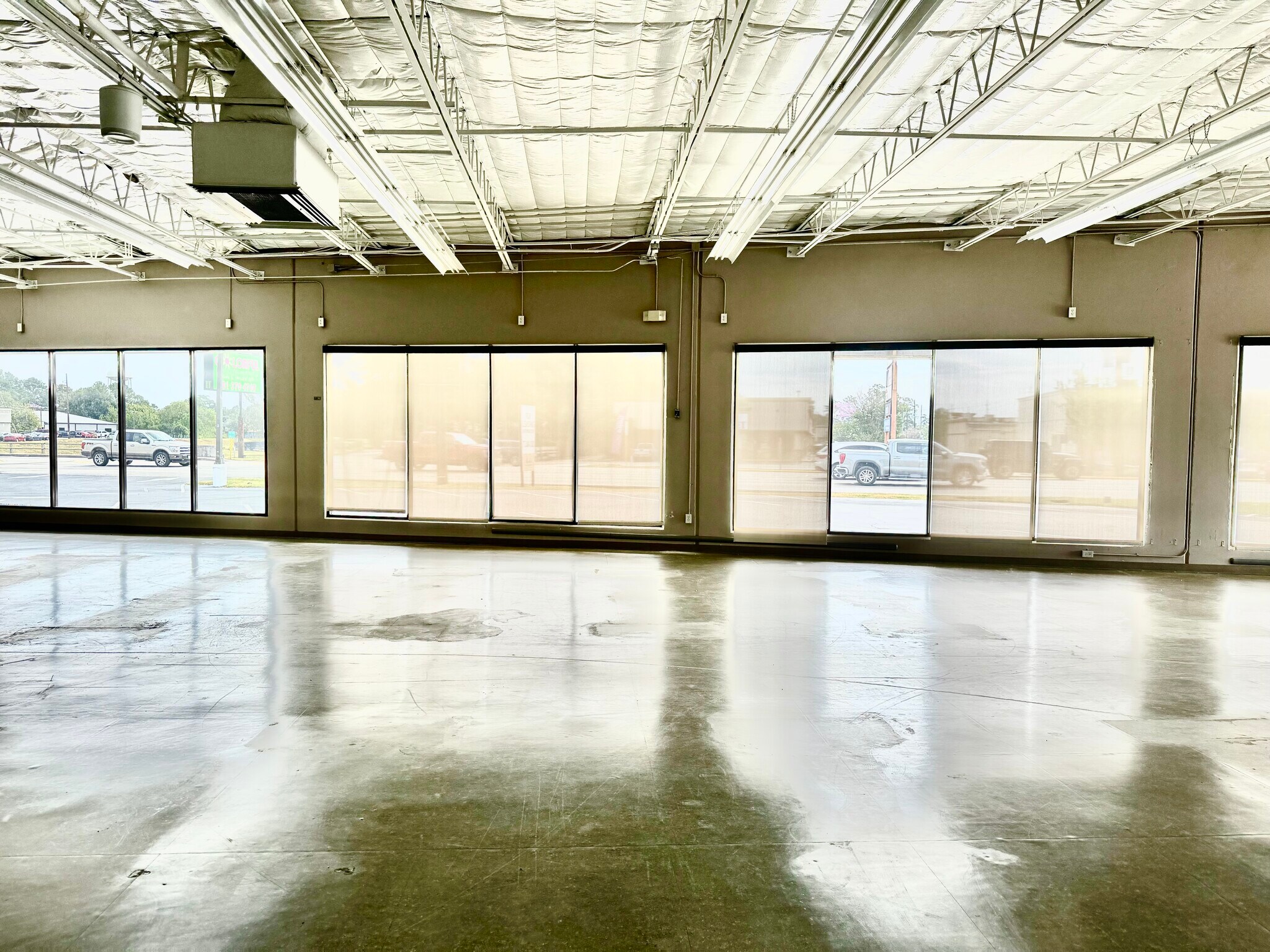 16812-16880 Stuebner Airline Rd, Spring, TX for lease Interior Photo- Image 1 of 4