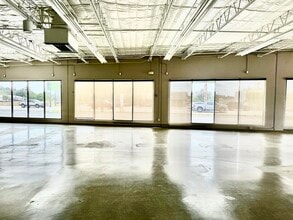 16812-16880 Stuebner Airline Rd, Spring, TX for lease Interior Photo- Image 1 of 4