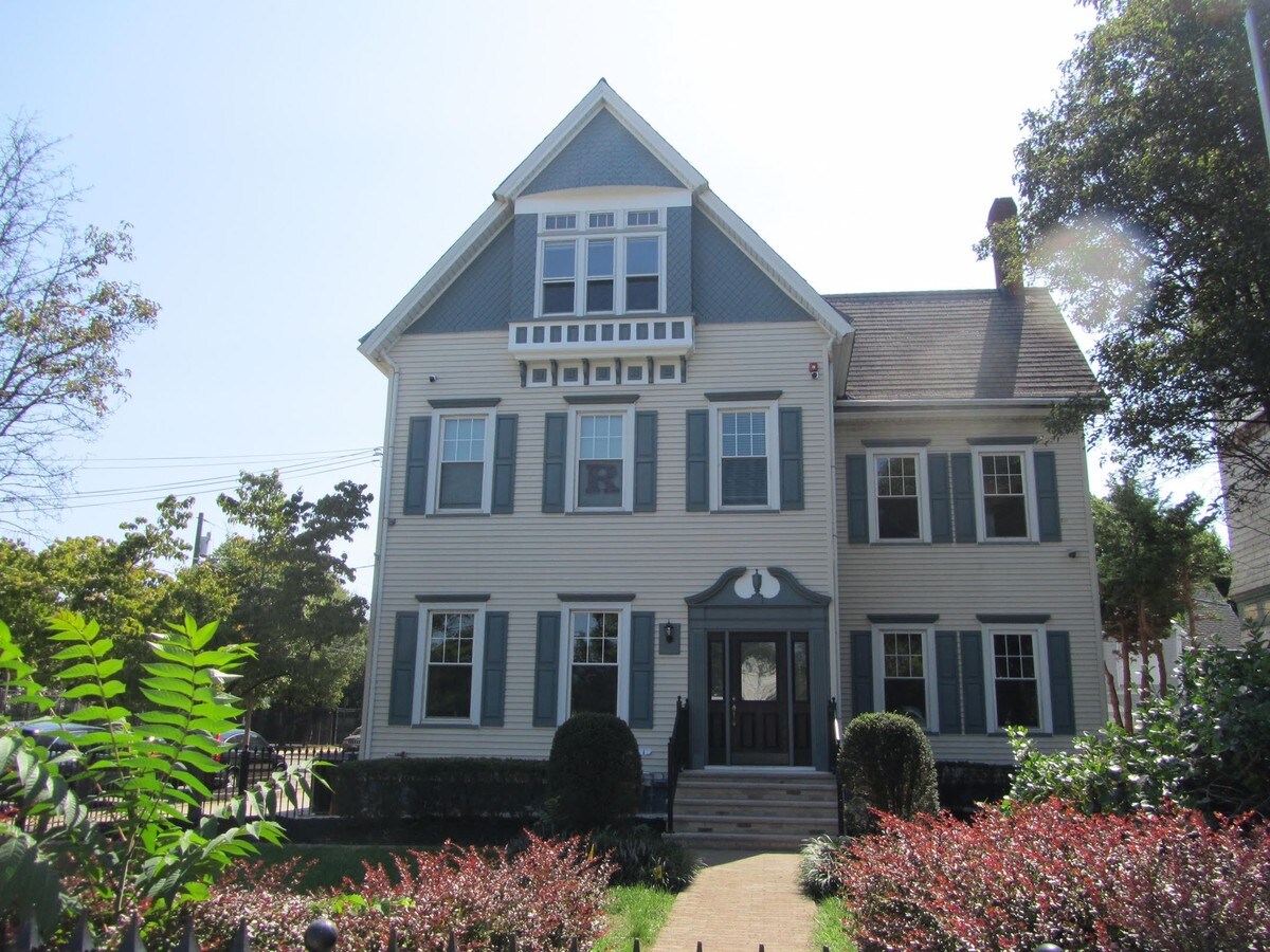 142 Livingston Ave, New Brunswick, NJ 08901