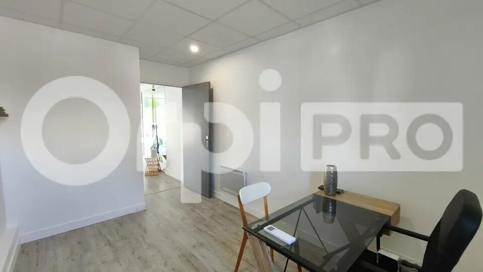 Office in Villemoisson-sur-Orge for lease - Interior Photo - Image 1 of 6