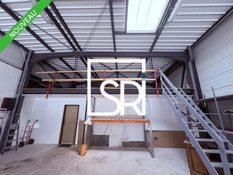 Industrial in Riom for sale - Building Photo - Image 2 of 12