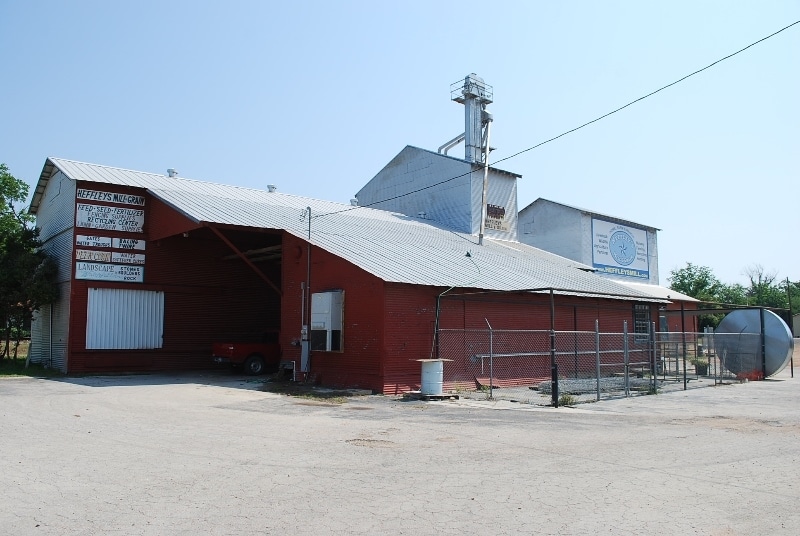 1010 Austin St, Columbus, TX for lease - Primary Photo - Image 1 of 4