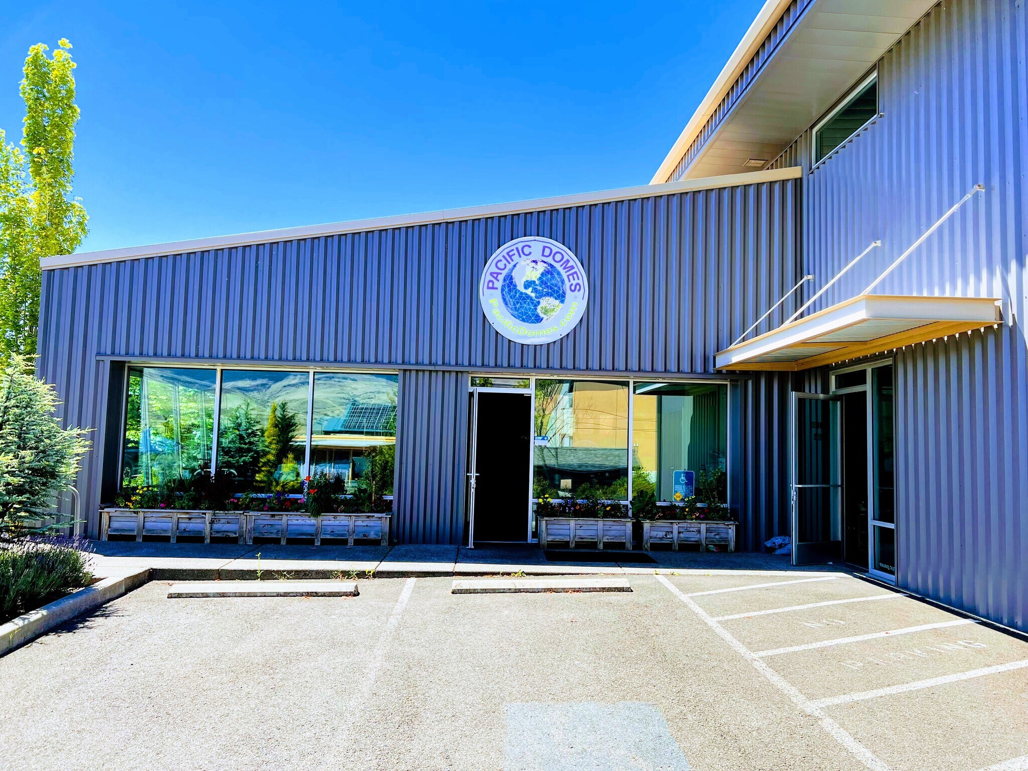 585 Clover Ln, Ashland, OR for sale Primary Photo- Image 1 of 1