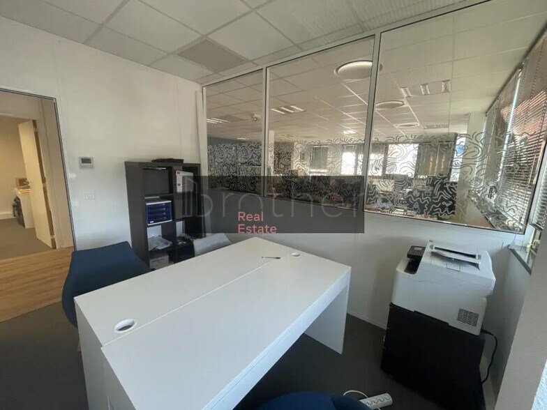 Office in Pessac for lease - Interior Photo - Image 3 of 5