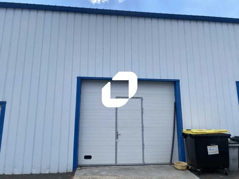 Flex in Canéjan for lease - Building Photo - Image 1 of 7