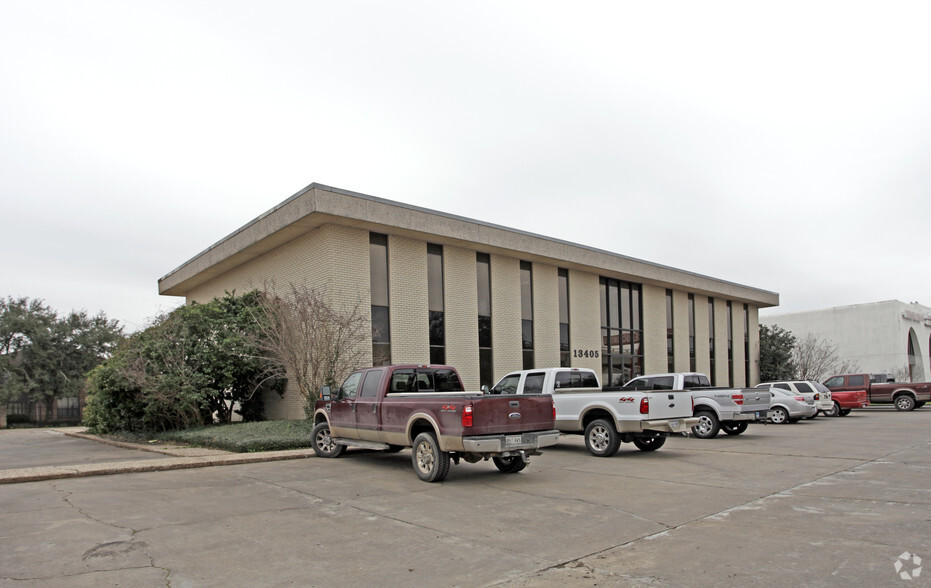 13405 Southwest Fwy, Sugar Land, TX for lease - Building Photo - Image 2 of 3