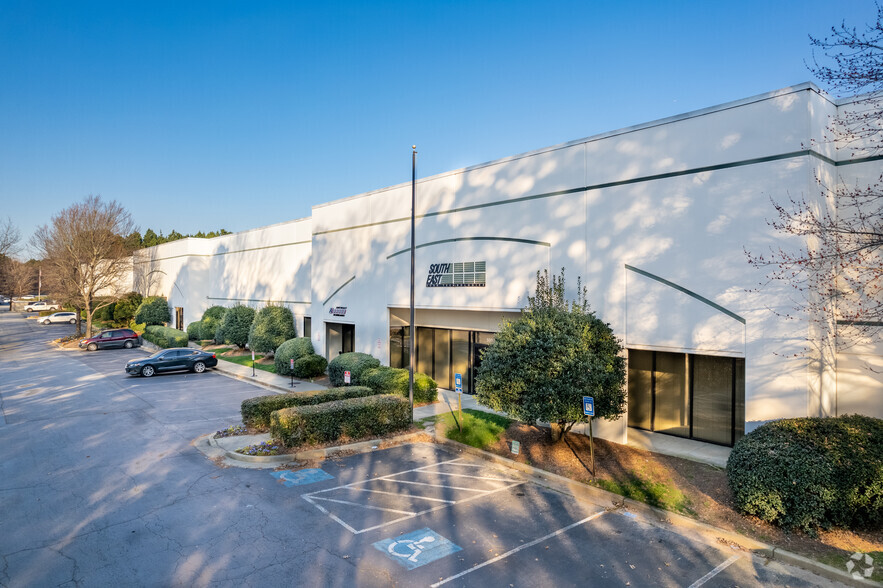 5050 Oakbrook Pky, Norcross, GA for lease - Primary Photo - Image 1 of 5