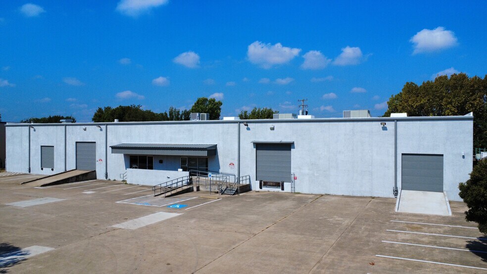 5001 Rondo Dr, Fort Worth, TX for lease - Building Photo - Image 1 of 4
