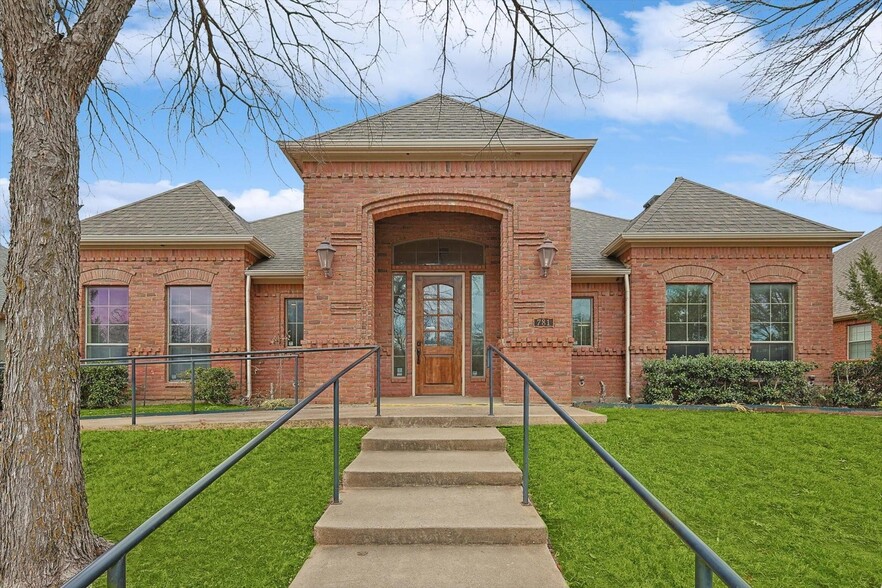 781 Lonesome Dove Trl, Hurst, TX for sale - Building Photo - Image 1 of 1