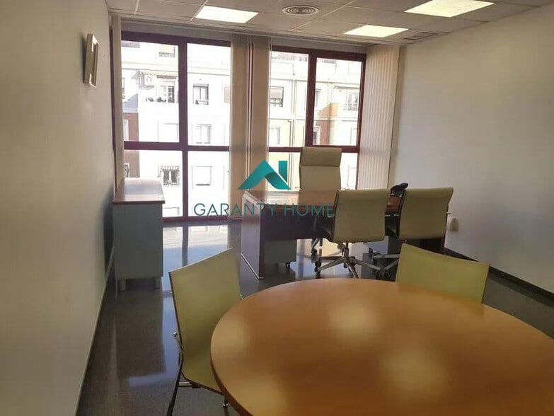 Office in València, Valencia for lease - Building Photo - Image 3 of 6