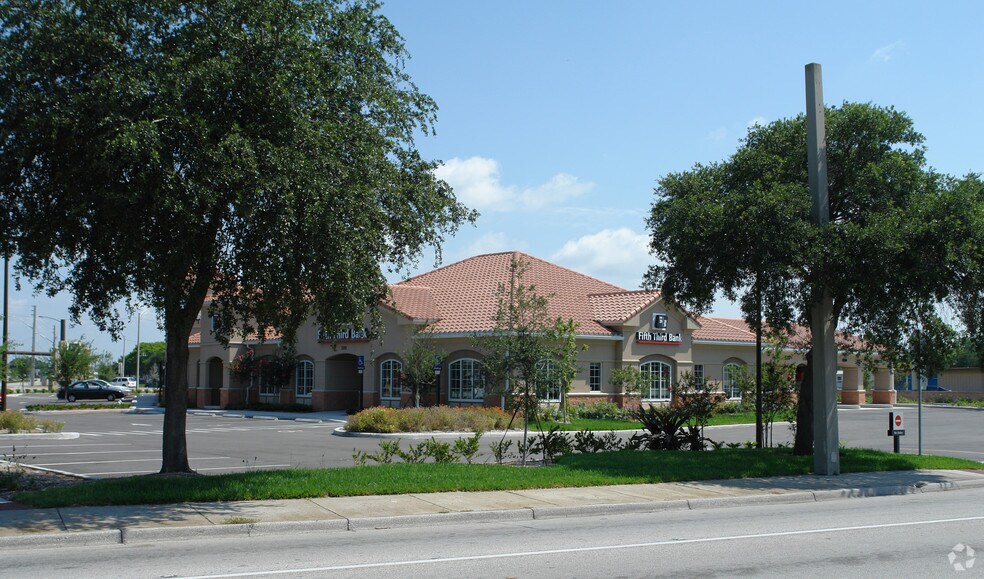 2241 66th St N, Saint Petersburg, FL for lease - Building Photo - Image 3 of 9