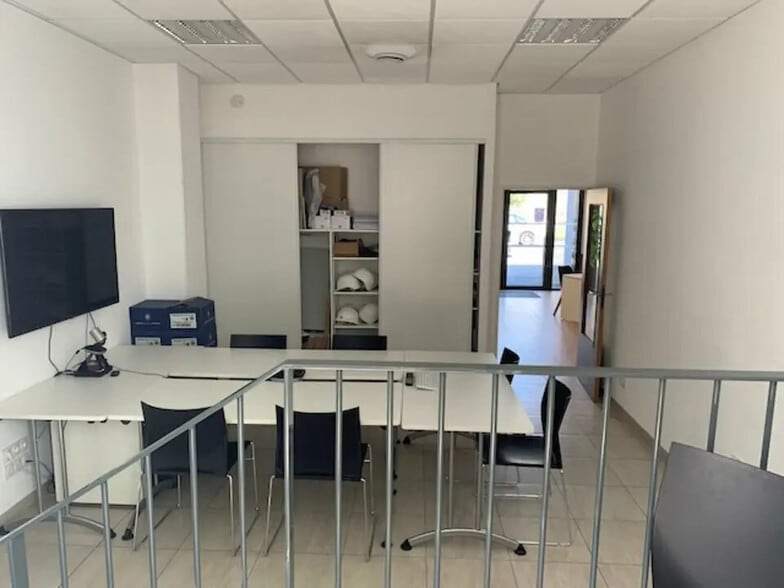 Office in Avignon for lease - Building Photo - Image 3 of 8